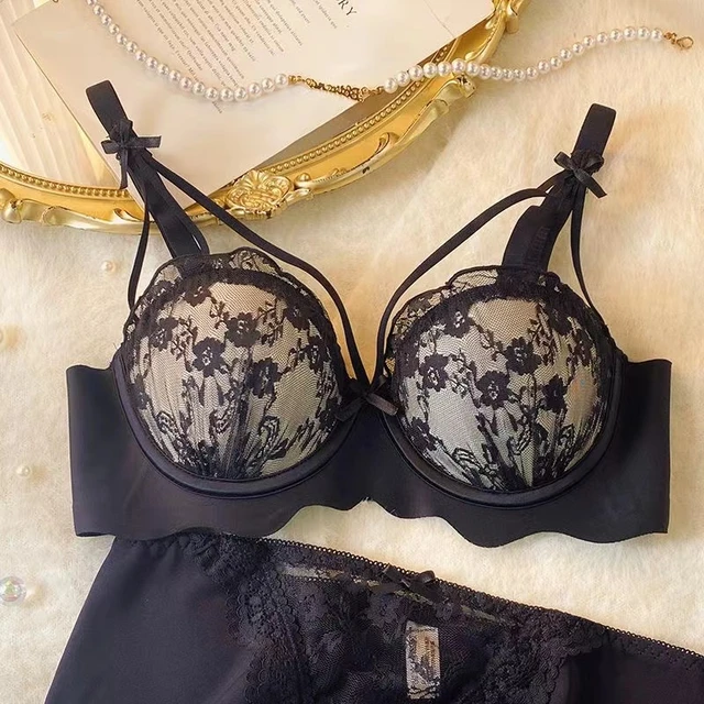 Sexy women's Lace underwear, with small breasts gathered and pushed  upwards, comfortable and without steel rings. Girls' bra