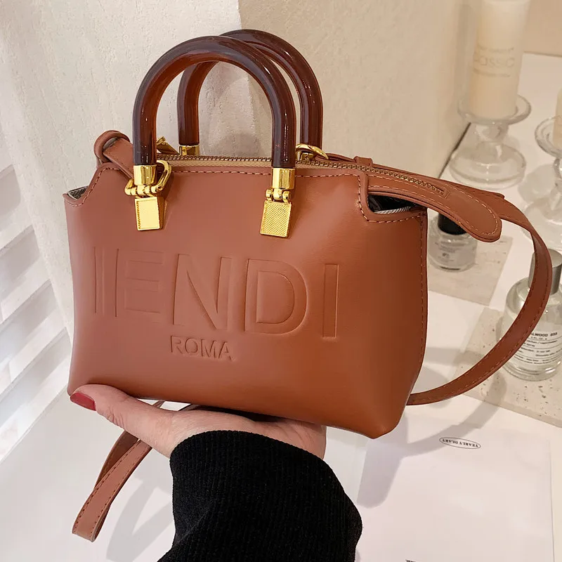 Popular Women's Large Capacity 2024 New Fashion Messenger Niche Hand Holding Pillow Bag