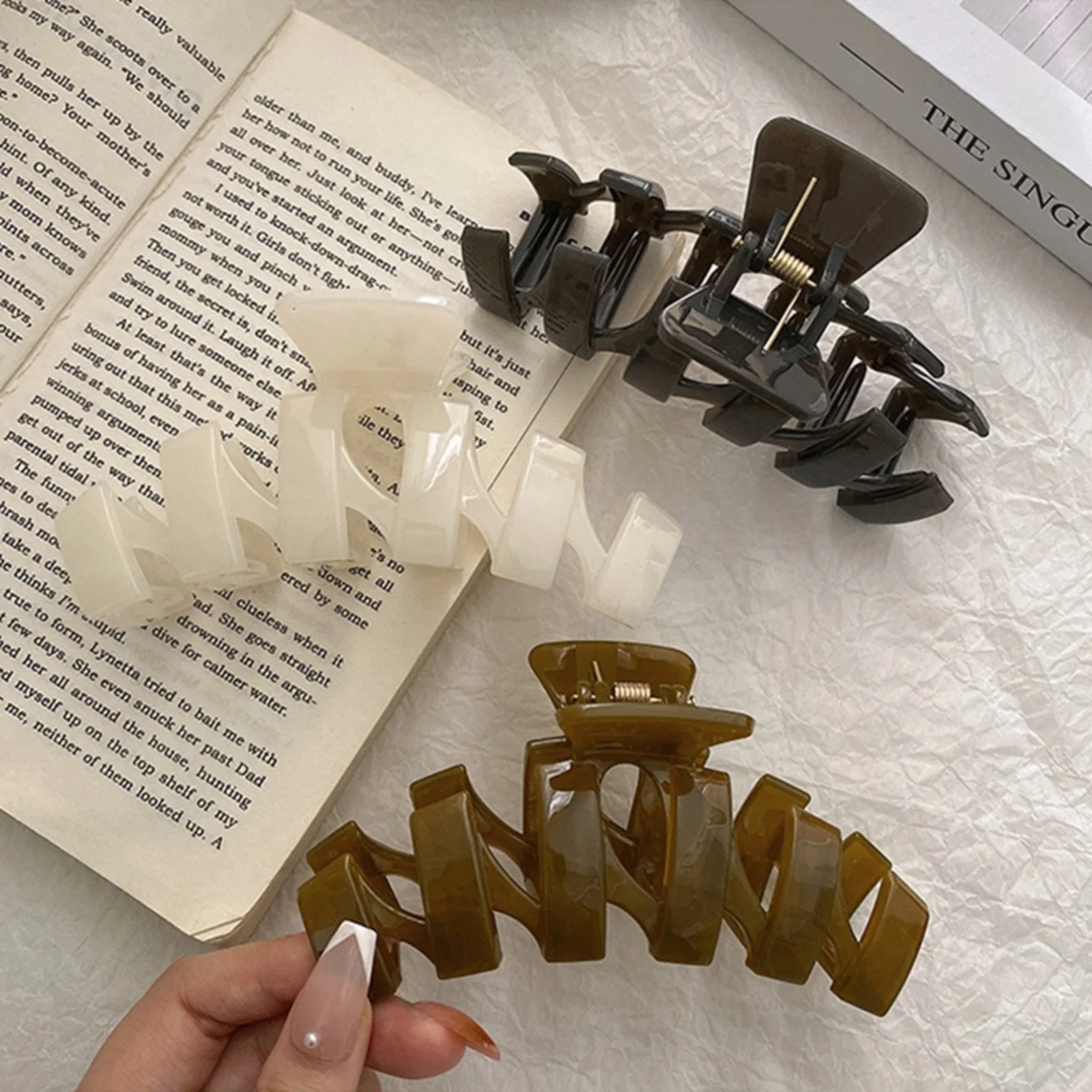 1PC Women's Hair Claws: Chic Black, White & Brown Designs, Strong Hold for All Hair Types, Great for Any Hairstyle