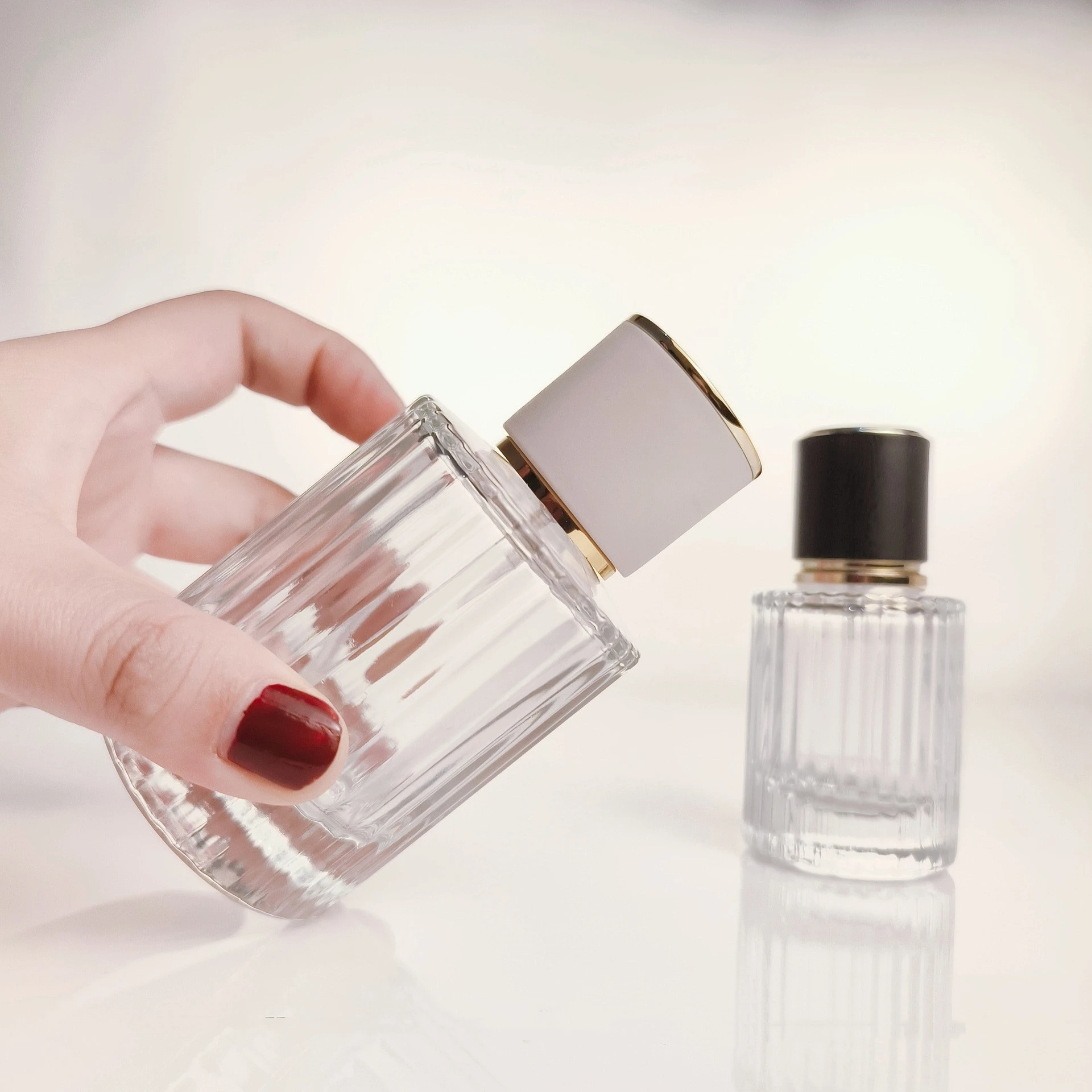 

30/50/100ML Perfume Spray Bottle Portable Thickened Glass Toner Cosmetic Transparent Empty Container Screw Press Type Bottles