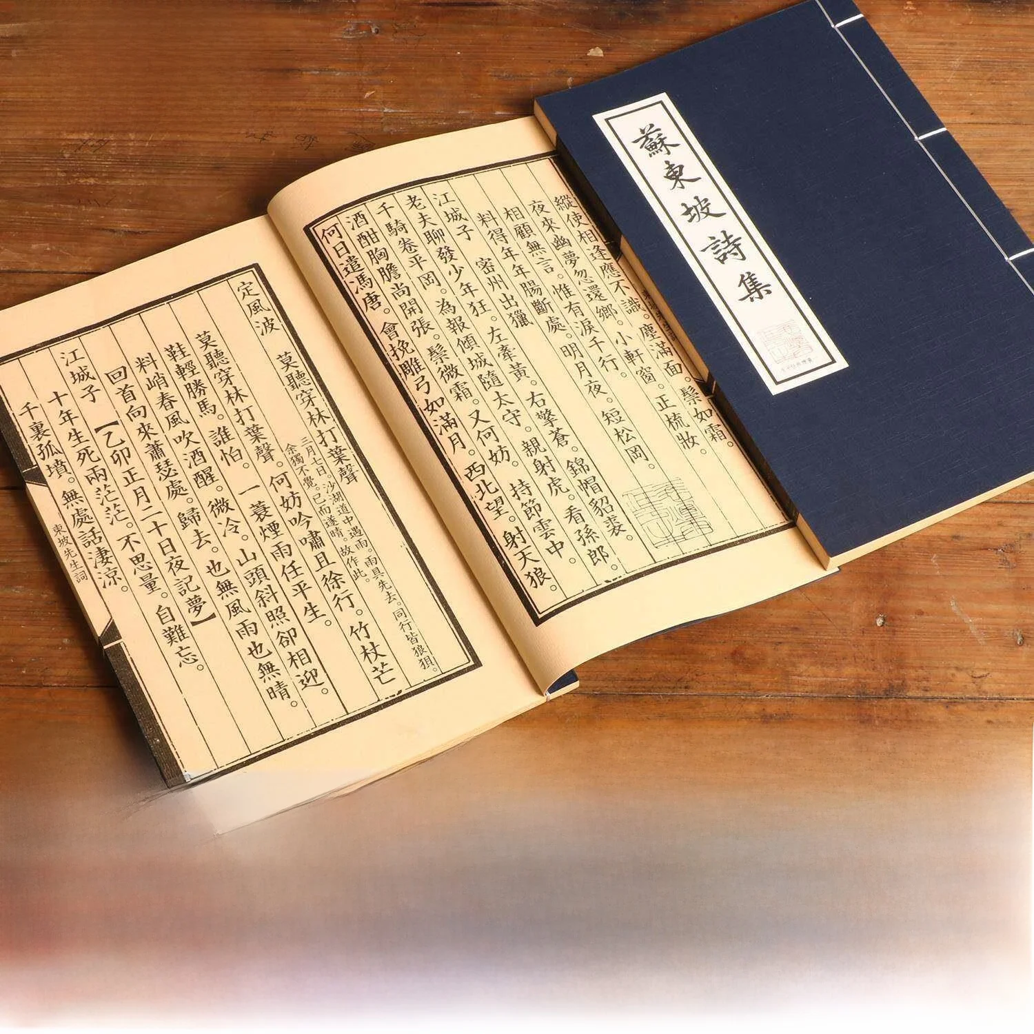 사진 촬영용 앤틱 스타일 중국 책 소품, 한푸 의상 장식, 실로 묶인 낡은 글자 있는 책, 전통 중국식 데스크탑 장식품