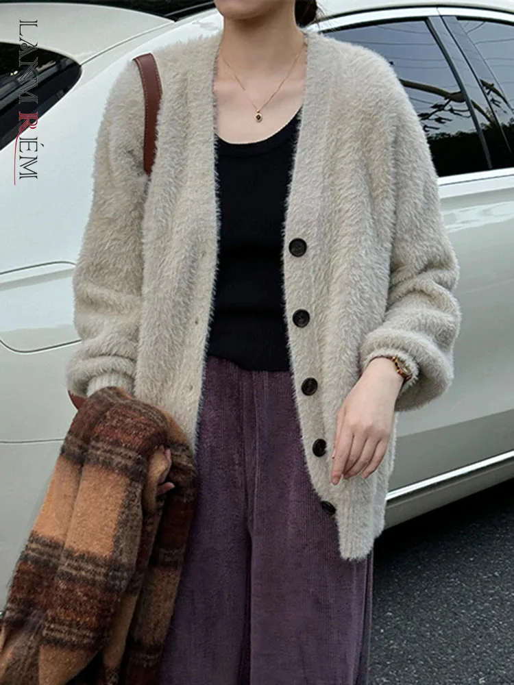 

[LANMREM] Cardigan Faux Fur Knitting Coats For Women V Neck Single Breasted Solid Minimalism Outwear 2024 Spring New 26D7674