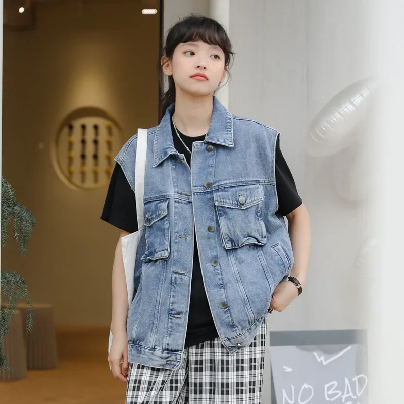 Рисунок 4 - Женский джинсовый жилет в стиле ретро