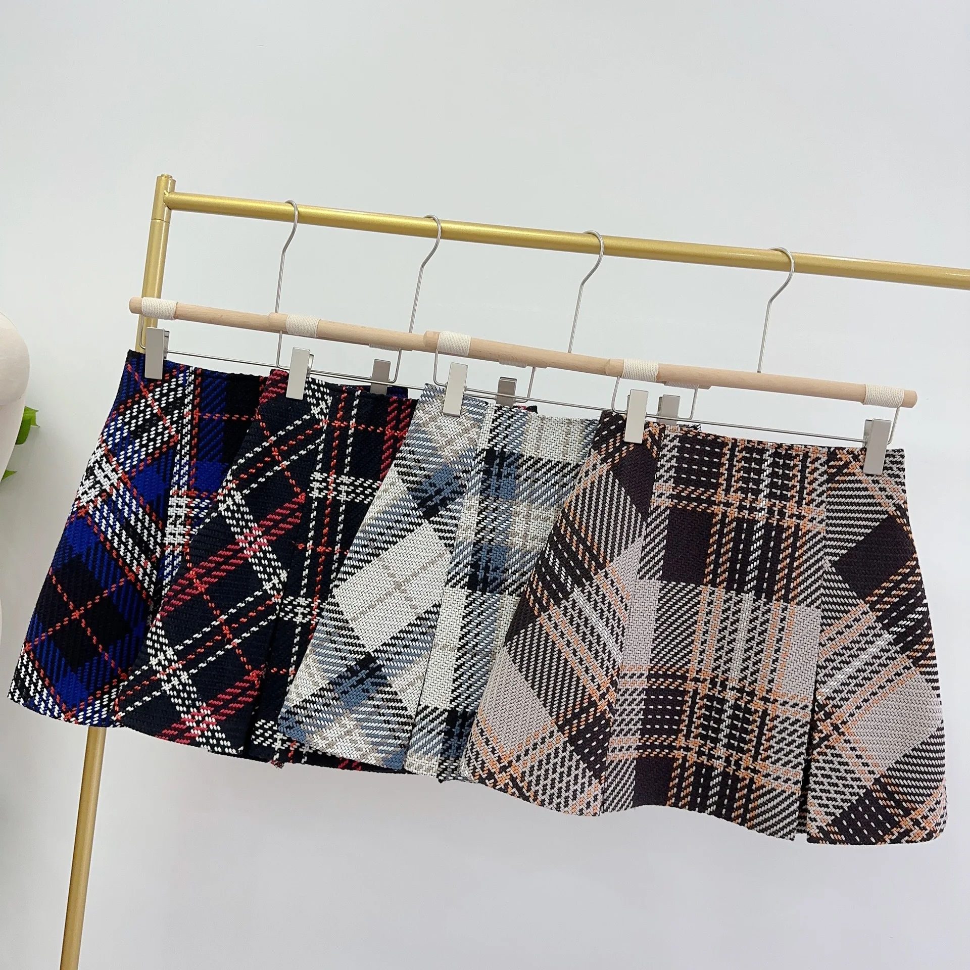 

NINIMON Women's Mini Skirt Vintage High Waisted Wool Tweed Plaid Thin A-line Skirt Temperament Sweet 2024 New Plaid Skirts