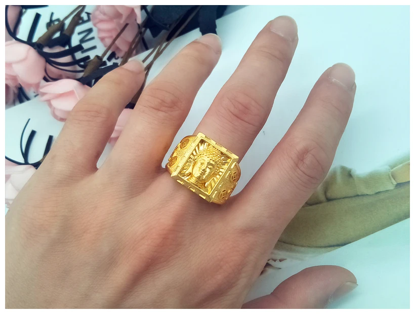 Gold rings – Gemsbymack