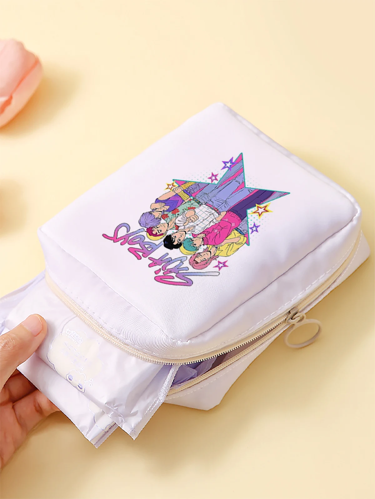 Cartoon pattern printed sanitary napkin storage bag, women's lightweight tissue bag, sanitary tissue bag