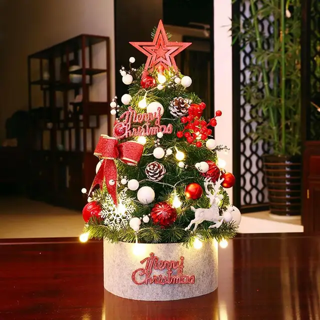 조명이 달린 미니 LED 크리스마스 트리로 축제 분위기를 고조시키세요