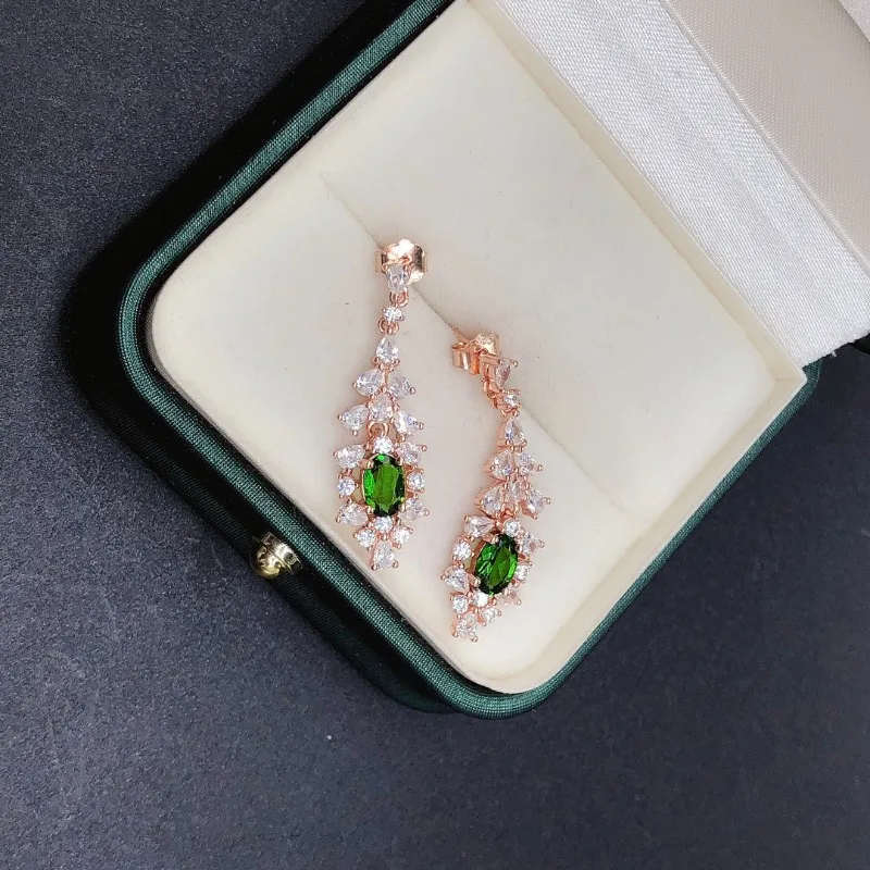 

Женские серьги-гвоздики из серебра 925 пробы, 4 Х6 мм