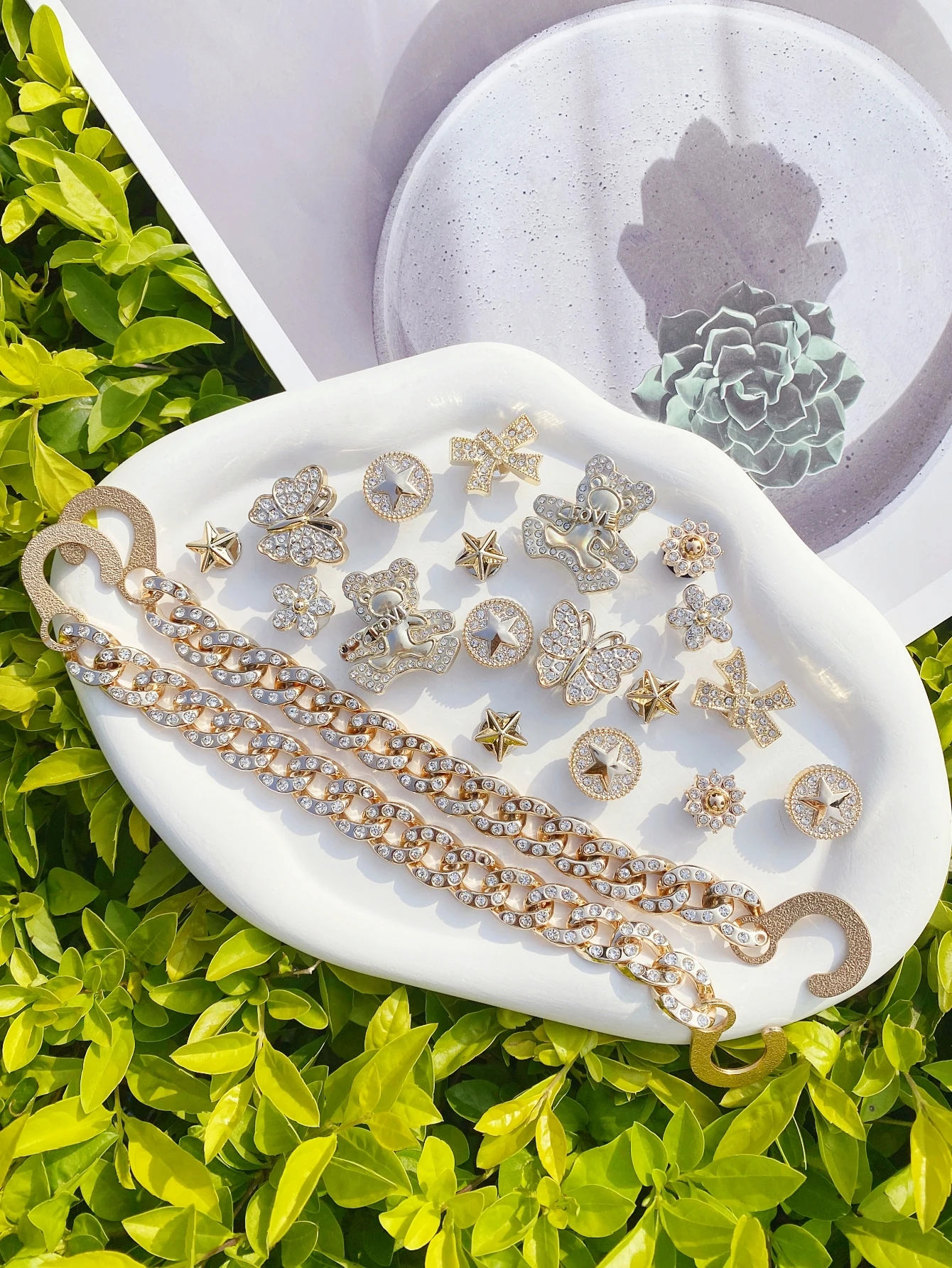 골든 러브 베어 20개, 리본, 도트 다이아몬드 꽃, 오각별, 나비, 도트 다이아몬드 체인 신발(탈부착 가능)