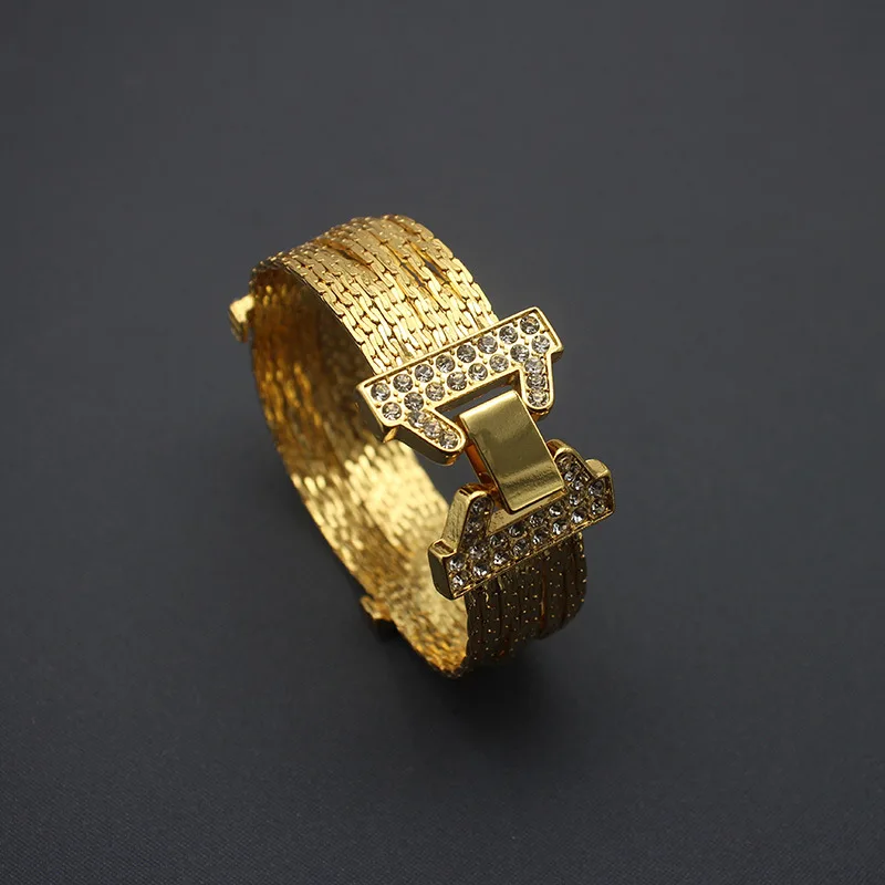 

Popular retro multi-layer heavy industry bracelets and tassel earrings in Europe and America