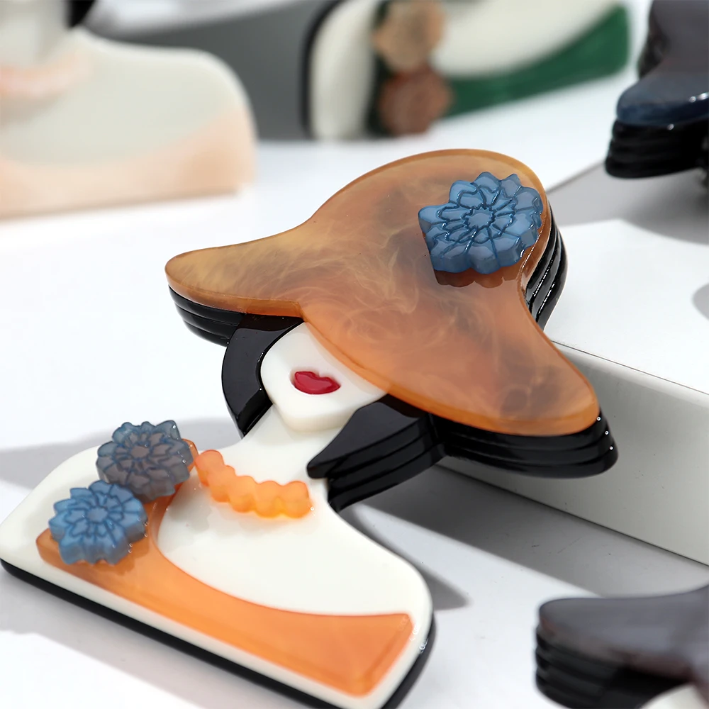 트렌디하고 우아한 꽃 모양 모자 레진 브로치 여성용 화려한 아크릴 소녀 피규어 배지 핀 쥬얼리 의류 액세서리 선물