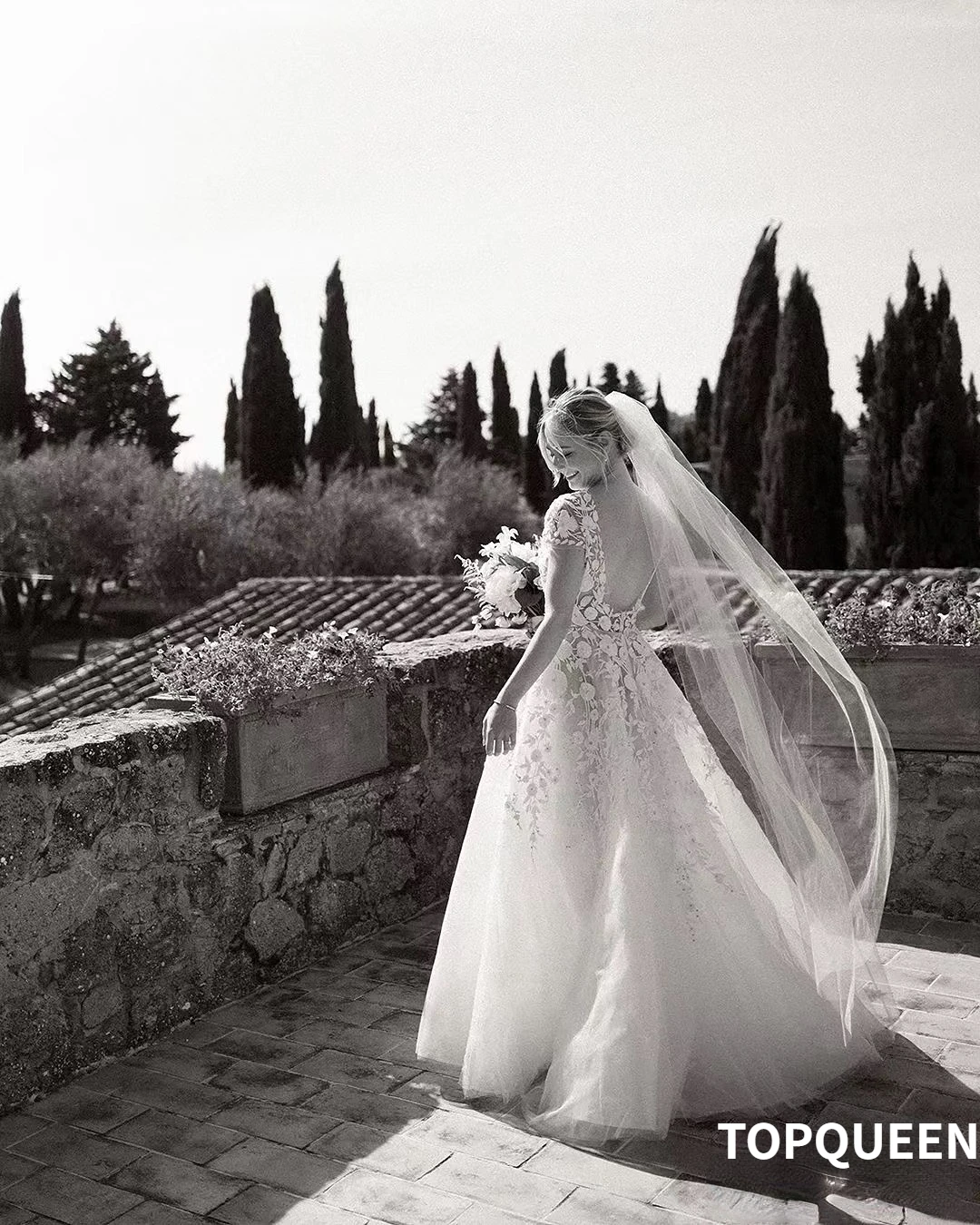 Veli da sposa avorio Velo da sposa lungo a cascata con bordo finito in tulle a un livello