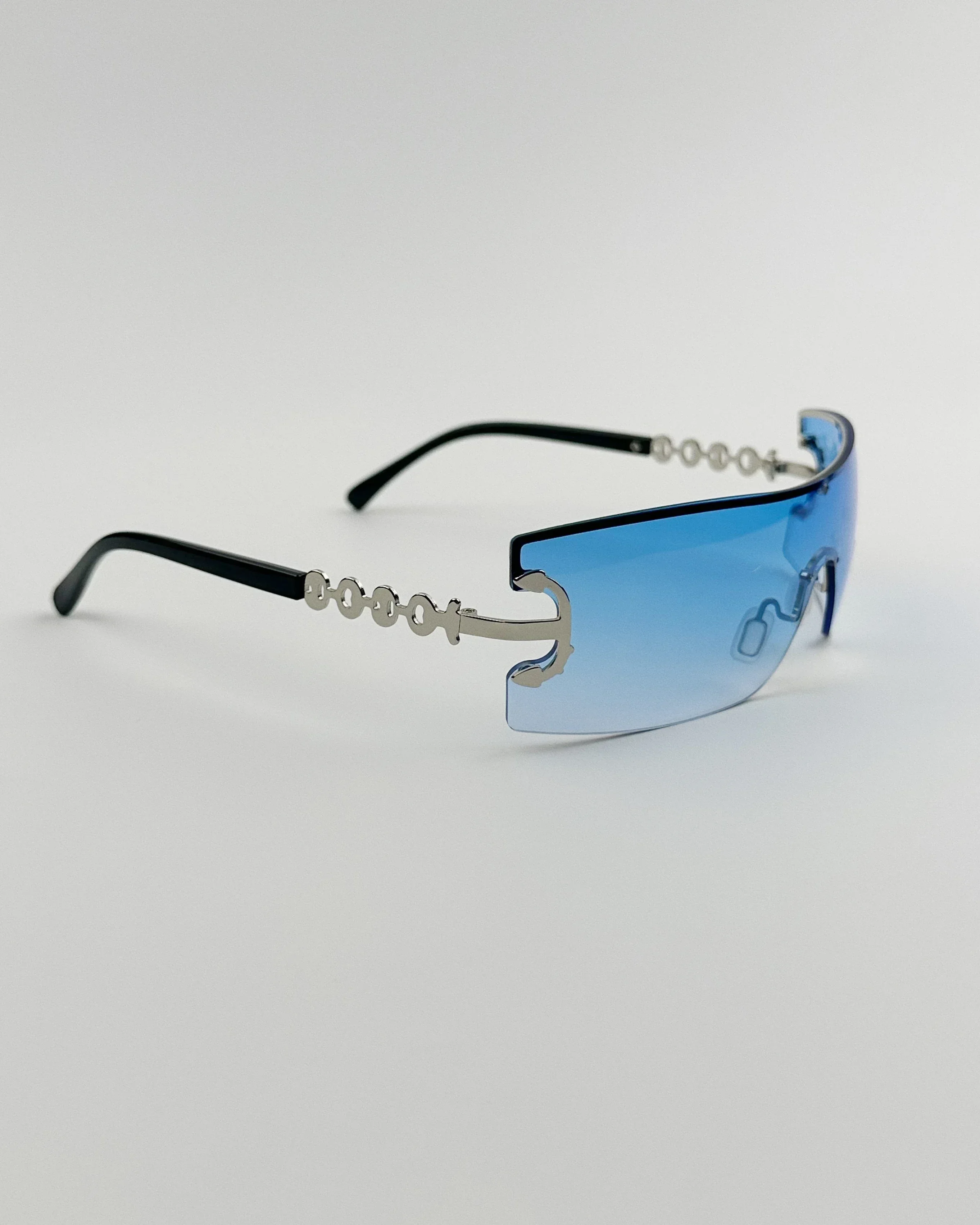 Рисунок 5 - Темные очки Y2K в стиле ретро с вогнутым дизайном