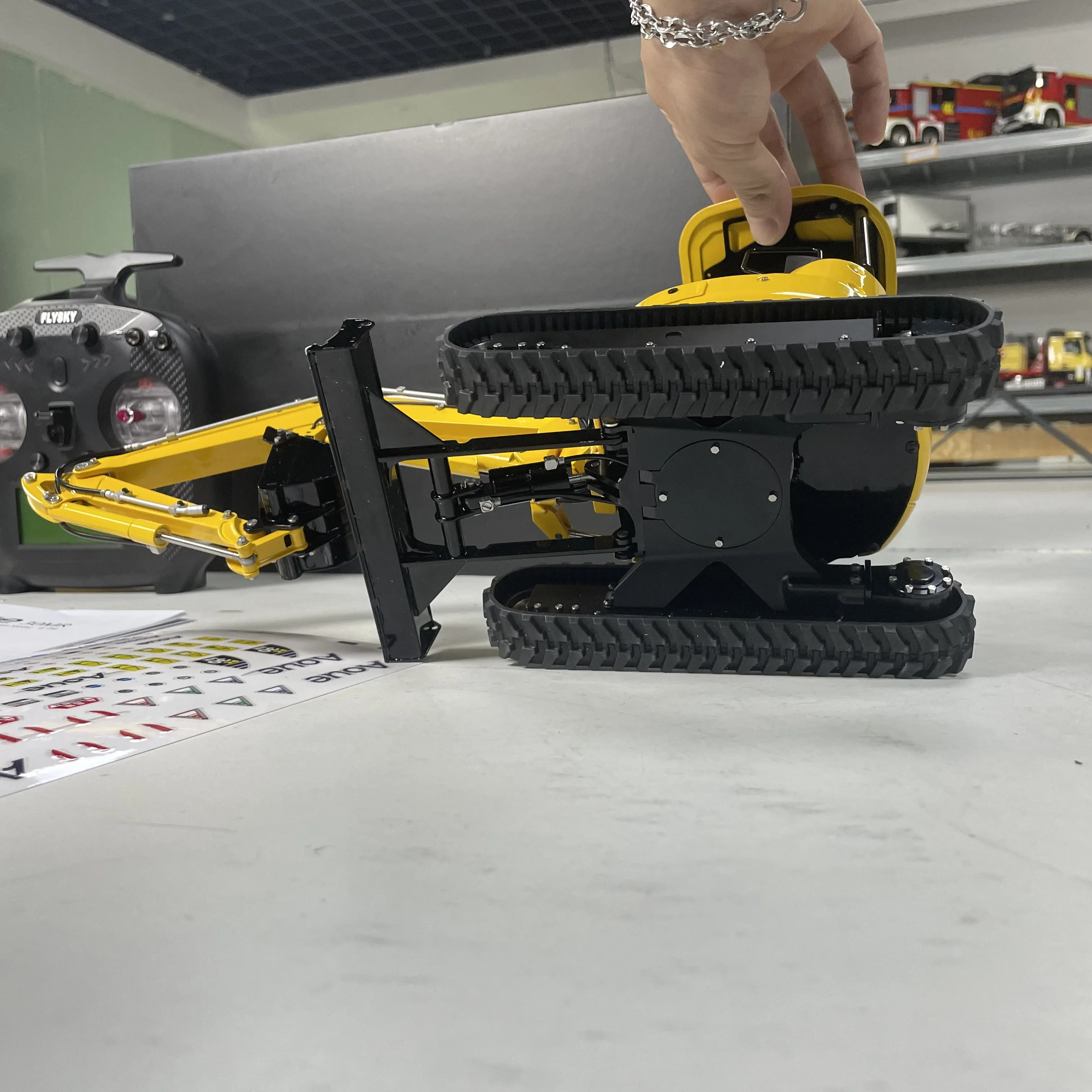 KIT LESU PC30 RC Mini Excavator 1/14 Scale RC Hydraulic Metal Digger Machine Light System Remote Control Vehicle Model for Adult 4