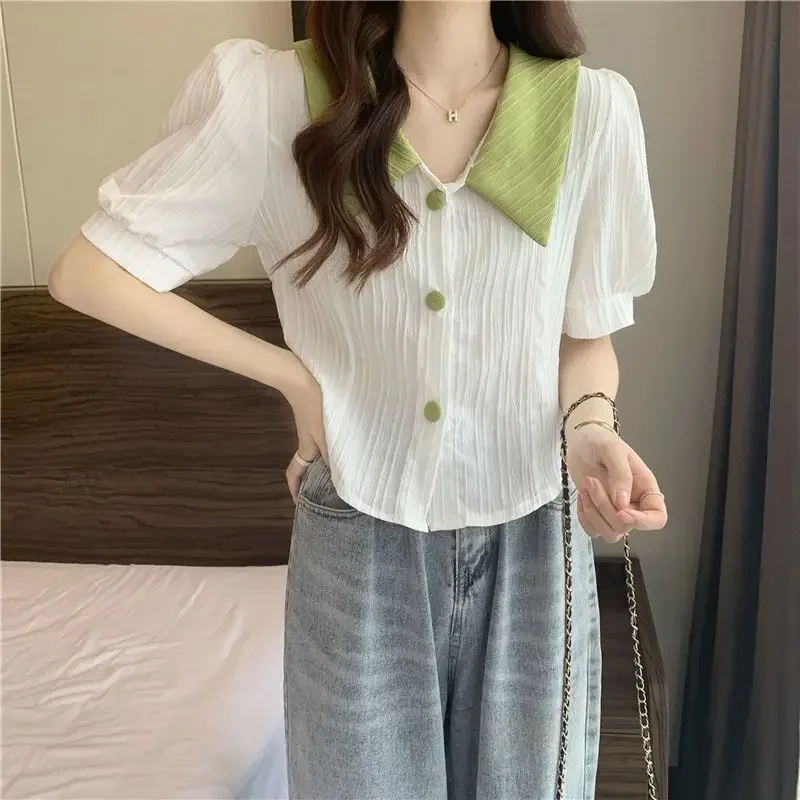 Koreanisches kontrastfarbenes Kurzarmhemd mit Puppenkragen für Frauen im Sommer, neues schickes Hemd-Design, süßes Nischenoberteil – Detail 22