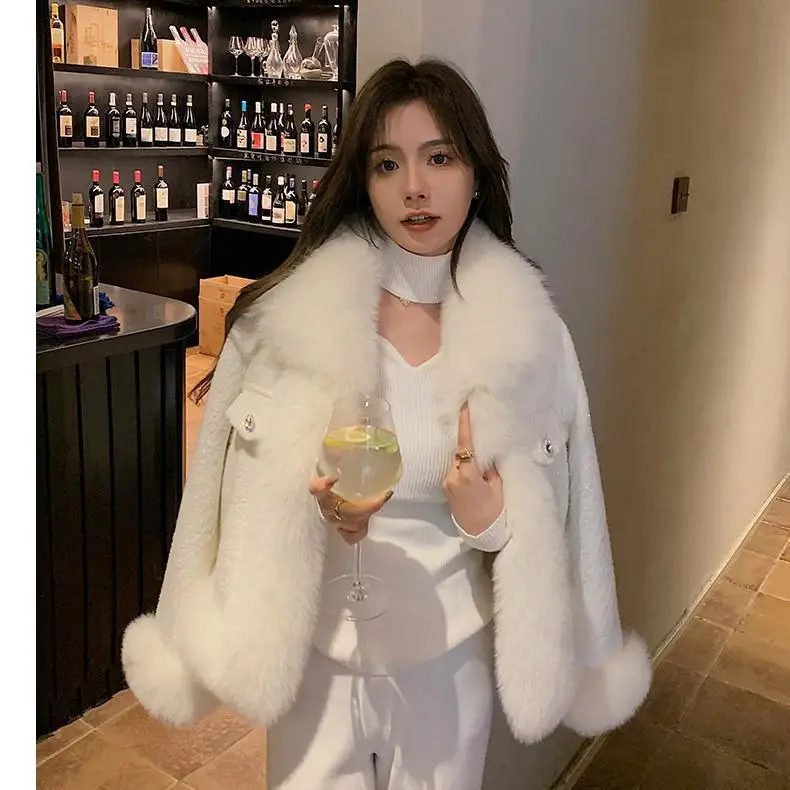 

2024 Winter Fox Fur Look Slim Young Korean Edition Plush Square Neck Fashion Trendy Splicing Coarse Spinning Short Coat Top F378