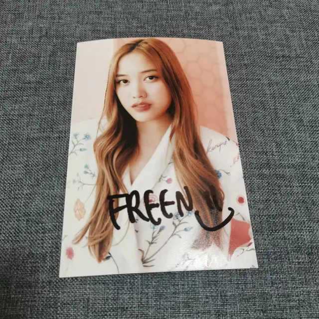 Freenbecky's autographed photo collection, non printed gift