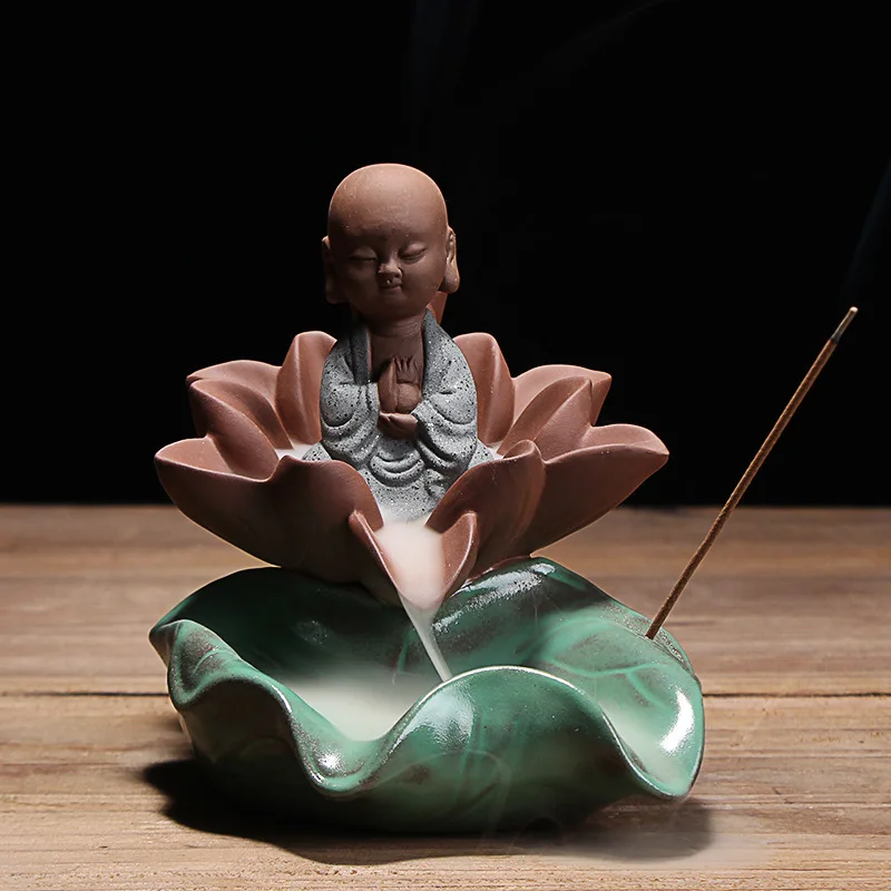 Керамическая курильница для благовоний в виде маленького монаха, лотоса