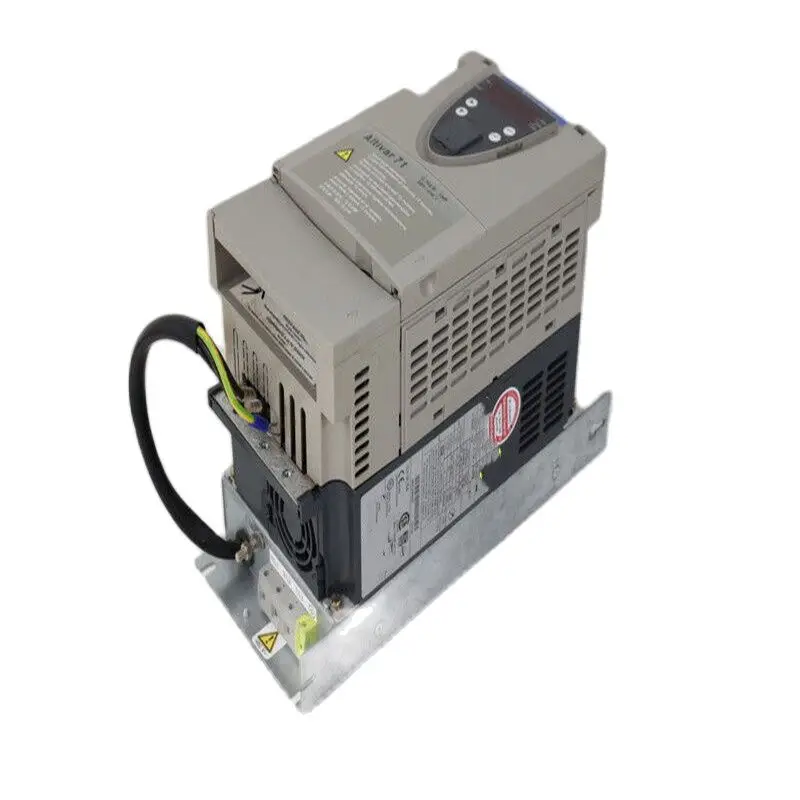 

В хорошем состоянии, преобразователь частоты ATV71H075N4 в наличии