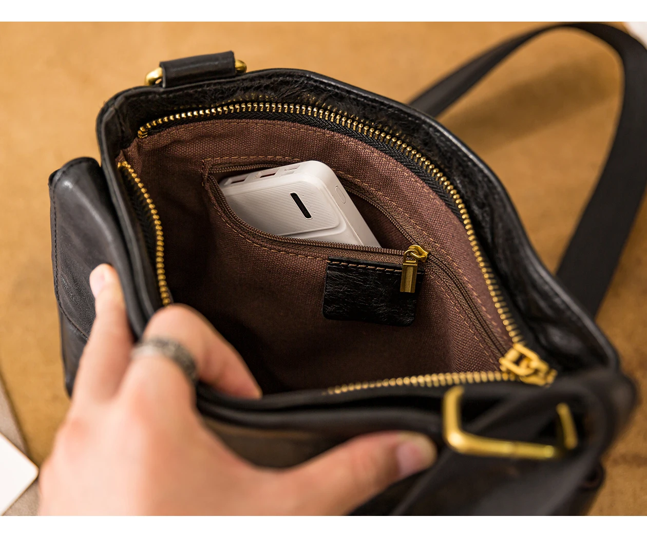 PNDME lässige Vintage-Umhängetasche aus hochwertigem Echtleder für Herren, Outdoor-Reisetasche, luxuriöse Pendler-Umhängetasche aus Rindsleder – Detail 17