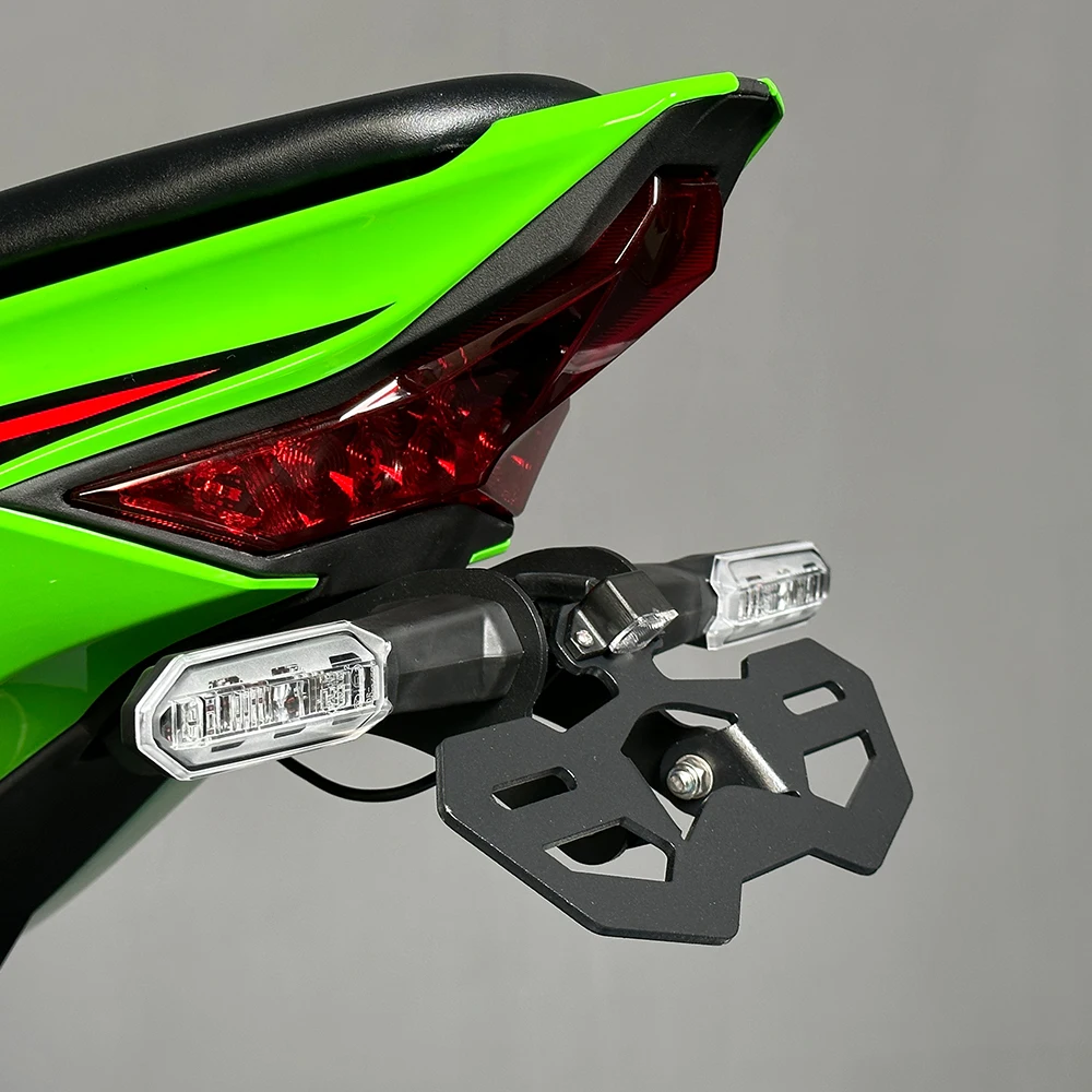 バイク用　プレート取り付け 金具　LEDライト付き。カワサキ 2024 For KAWASAKI NINJA ZX25R ZX4RR ZX4R Motorcycle License