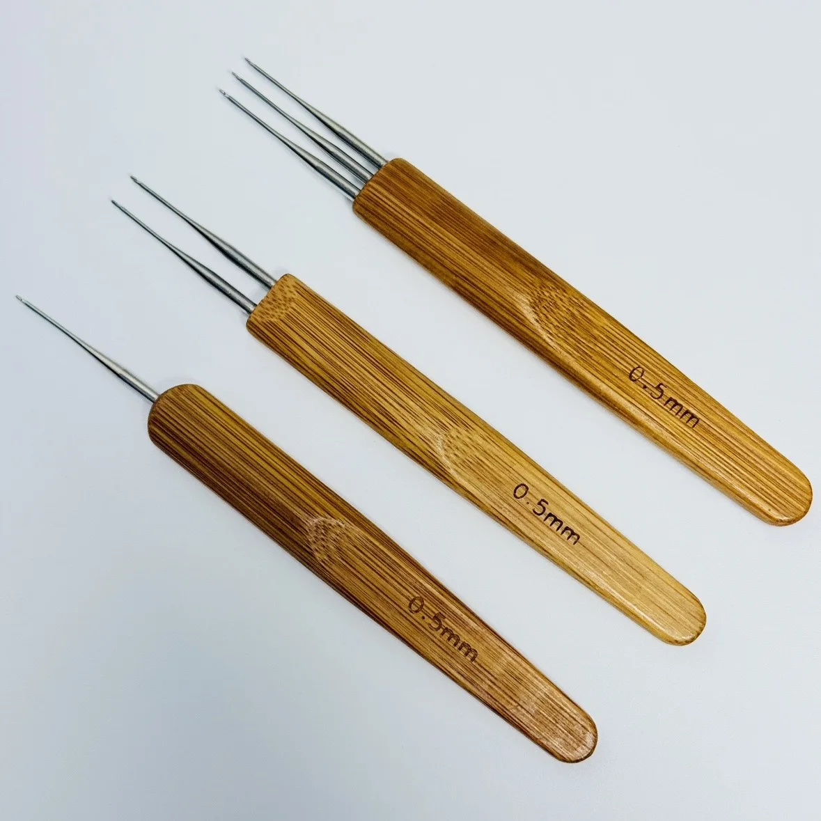 0.5mm/0.75mm 대나무 크로 셰 뜨개질 뜨개질 바늘 후크 Dreadlock 크로 셰 뜨개질 후크 크로 셰 뜨개질 바늘 머리 Dreadlocks 도구 브레이드 공예