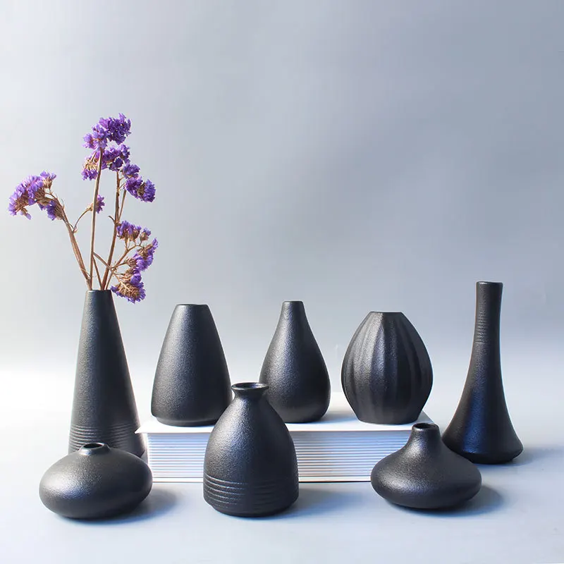 Handcrafted Black Ceramic Vase - Modern minimalist decor for home