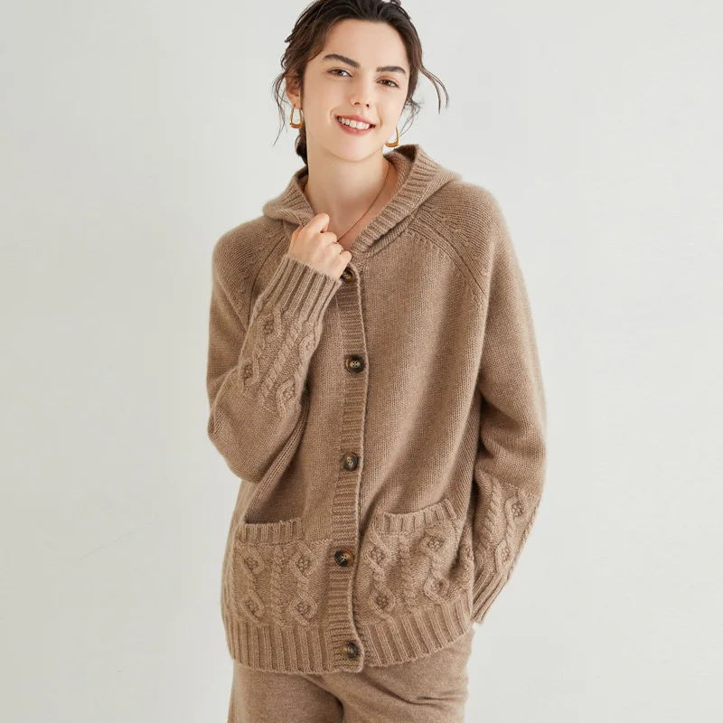 Рисунок 4 - Женский осенне-зимний вязаный кардиган