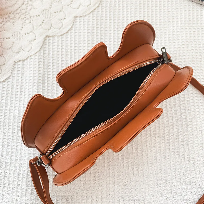 Foreign trade new European and American fashion dark punk style creative spoof funny bat animal pu crossbody bag