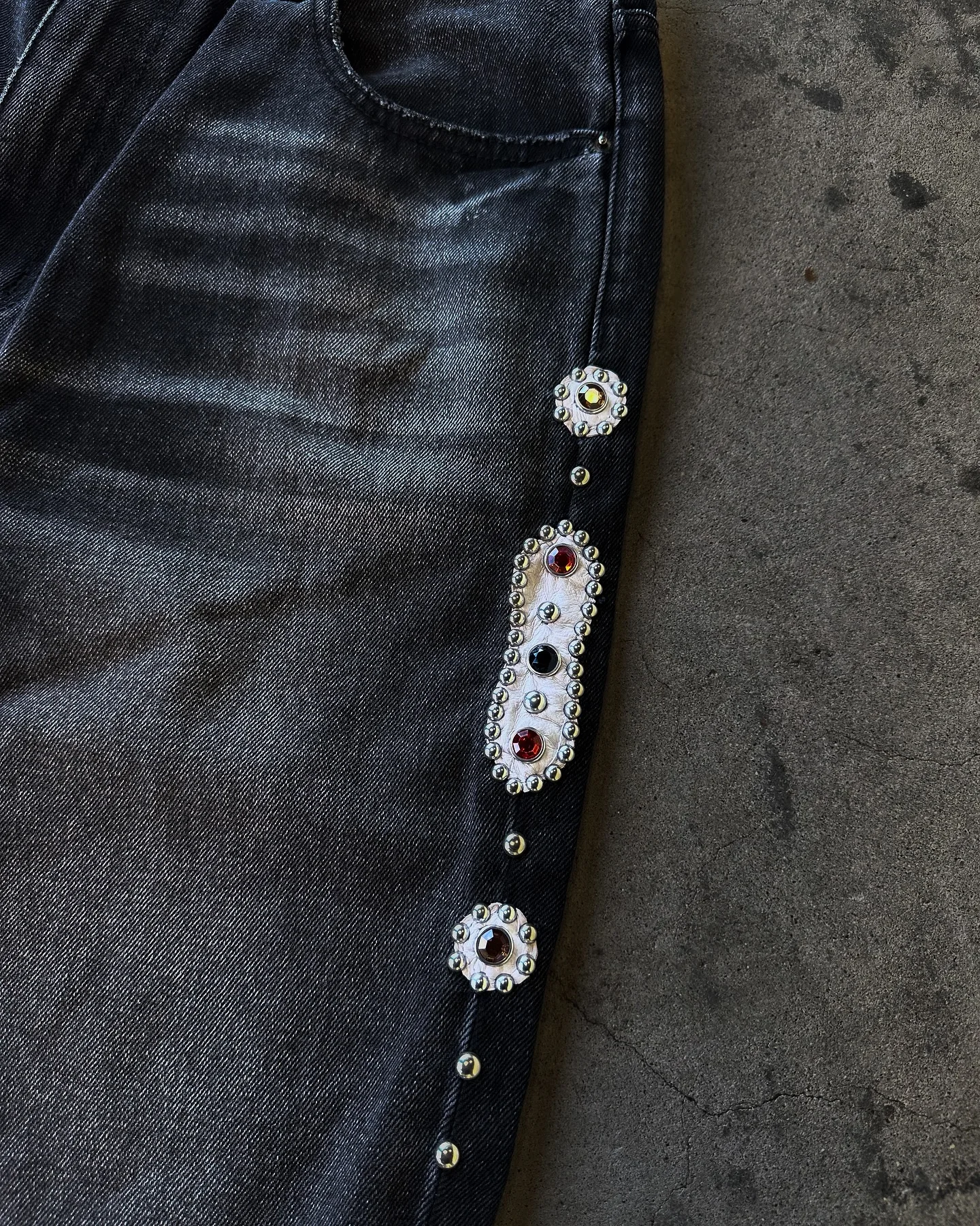 パンツ Levi's black grunge punk denim jeans y2k Sorrows Rhinestone Embellished Black Jeans Y2k Punk Vintage
