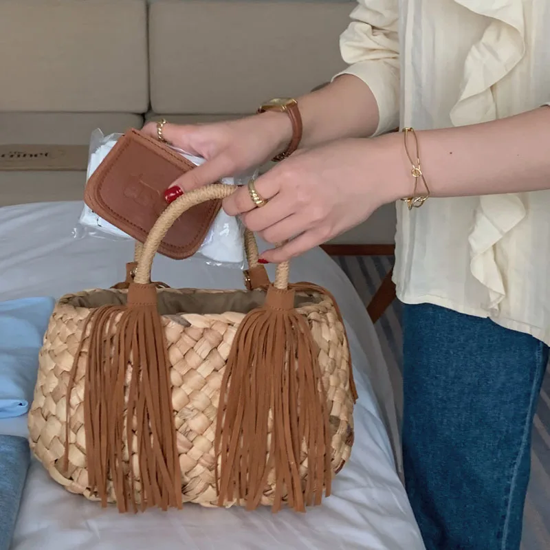 summer-new-handwoven-handheld-women's-bag-simple-vine-woven-beach-bags-brown-corn-skin-tassel-straw-tote-bags