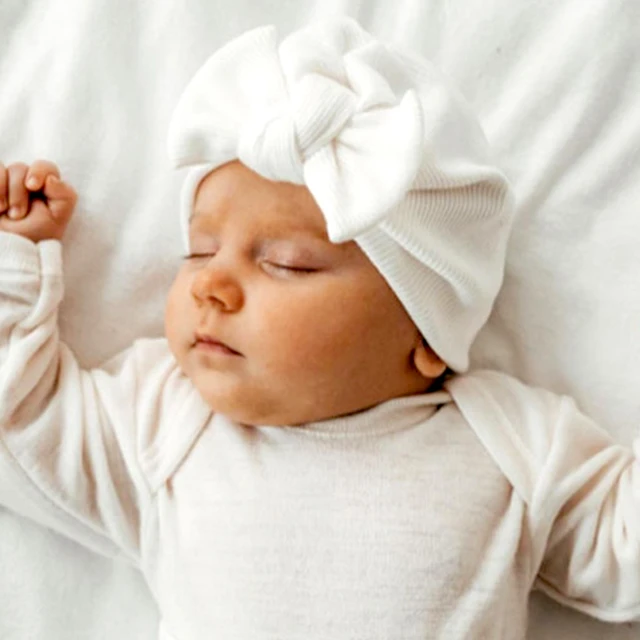 Bonnet bébé fille au crochet avec noeud. Nouveau-né, 0-3, 3-6, 6