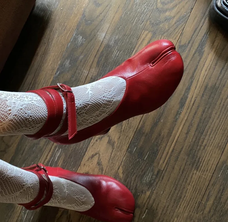 Split Toe Thick Heel Pumps Women Ankle Strap Buckle Round Heel High Heels Party Shoes Black White Red Leisure Female Shoes
