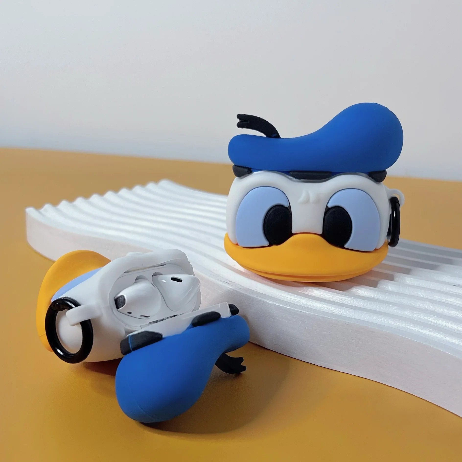 

Disney Donald Duck 3D Earphone Protection for AirPods 1/2, Pro, 3, Pro 2 Convenient to carry Earphone Cases