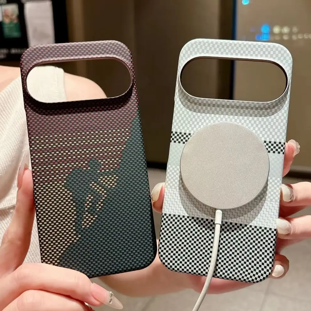 Premium Carbon Fiber Kevlar Magnetic Slim Phone Case with Magsafe Charging Compatibility