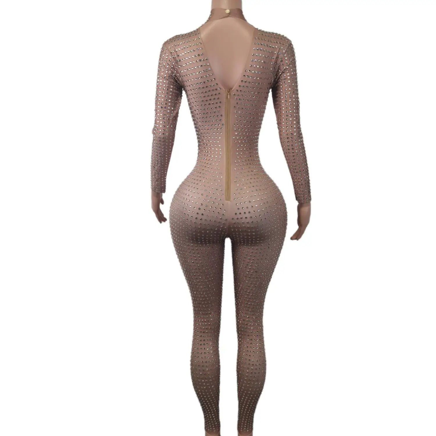 Рисунок 3 - Роскошный Облегающий комбинезон с блестящими камнями