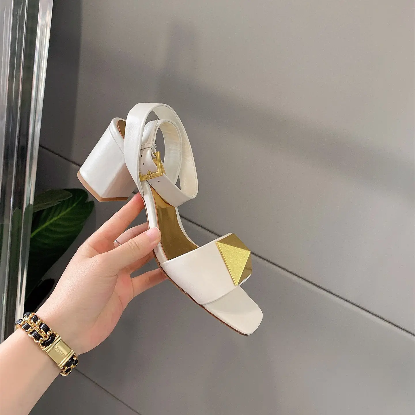 

Casual Designer Women Shoes White Genuine Leather Peep Toe Strappy Spikes High Heels Sandals Sandalias Zapatos Mujer