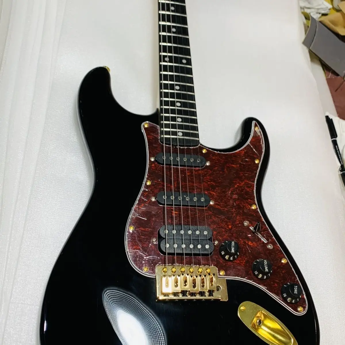 

Factory Direct Sales of High-quality Professional Electric Guitars Black(Real picture）