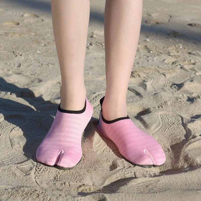 

Новые плавательные туфли для мужчин и женщин, мягкие эластичные дышащие уличные поглощающие пот пляжные туфли, повседневные и модные туфли для йоги