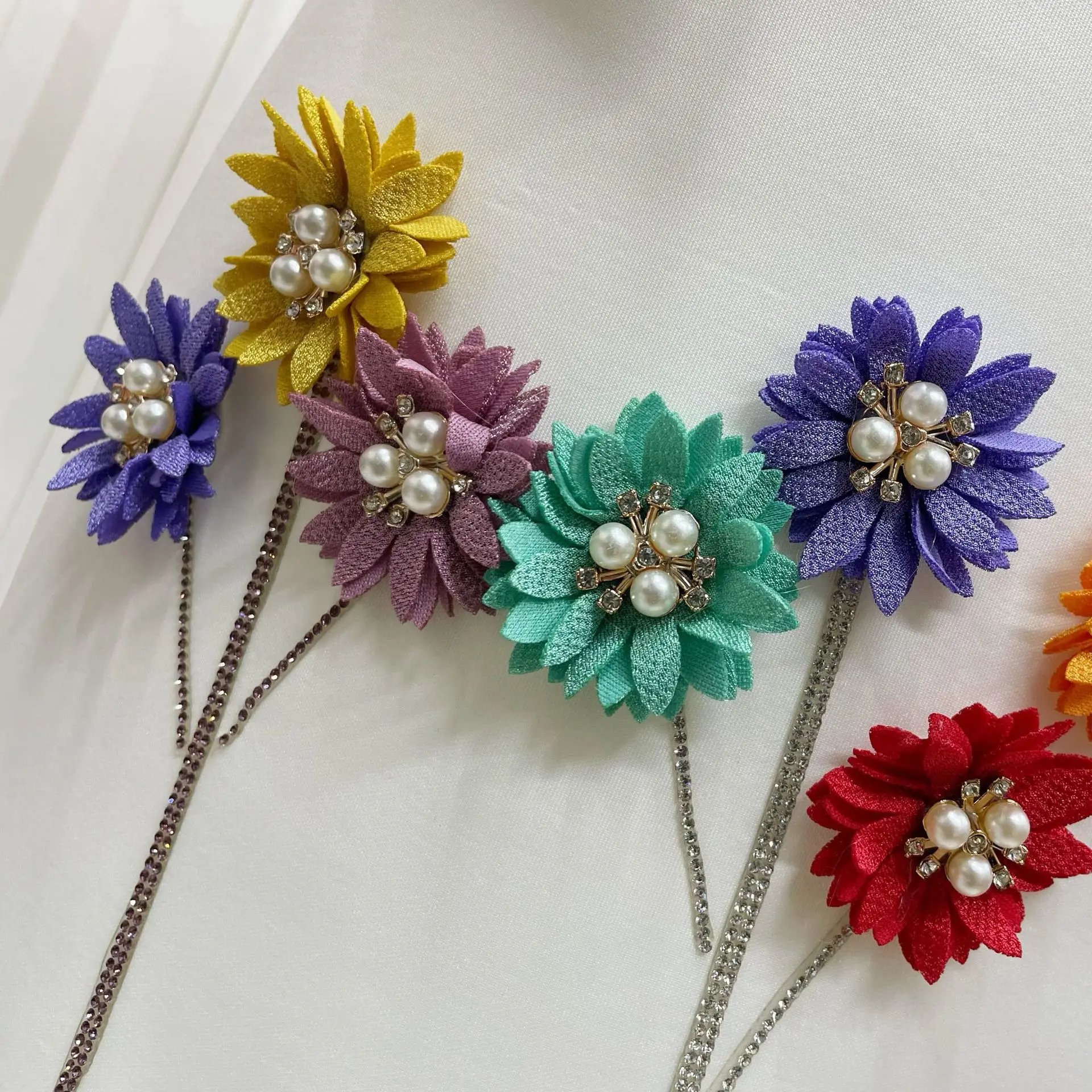 ملابس أطفال جديدة لربيع وخريف 2025 فستان جميل فستان بناتي مزين بالزهور القطنية