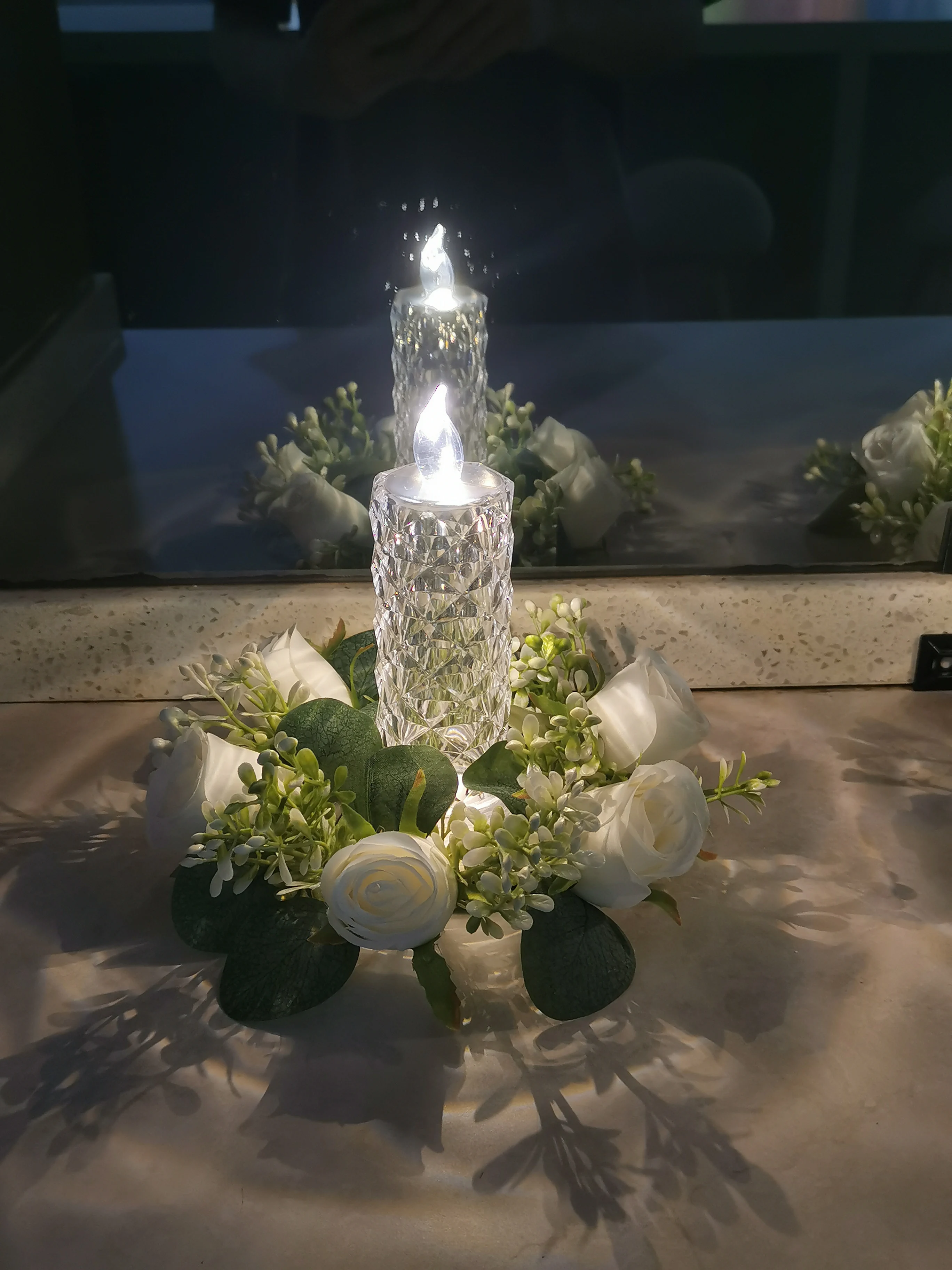 Anillos de vela de boda, centros de mesa de boda, coronas de 2,9 pulgadas,  rosas blancas, flores artificiales, decoración de fiesta, 6/10 Uds. -  AliExpress, image size:2736x3648