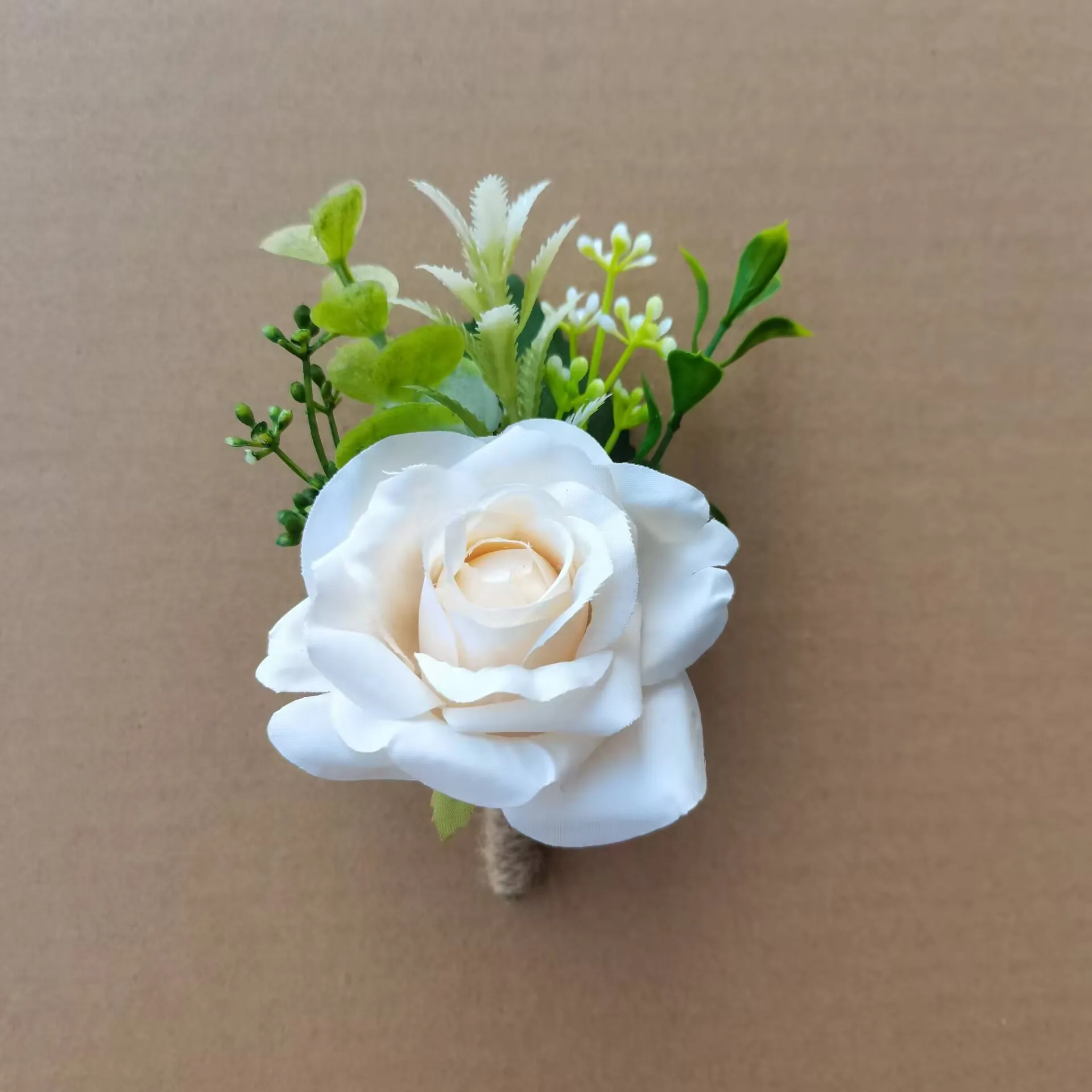 boutonniere-J