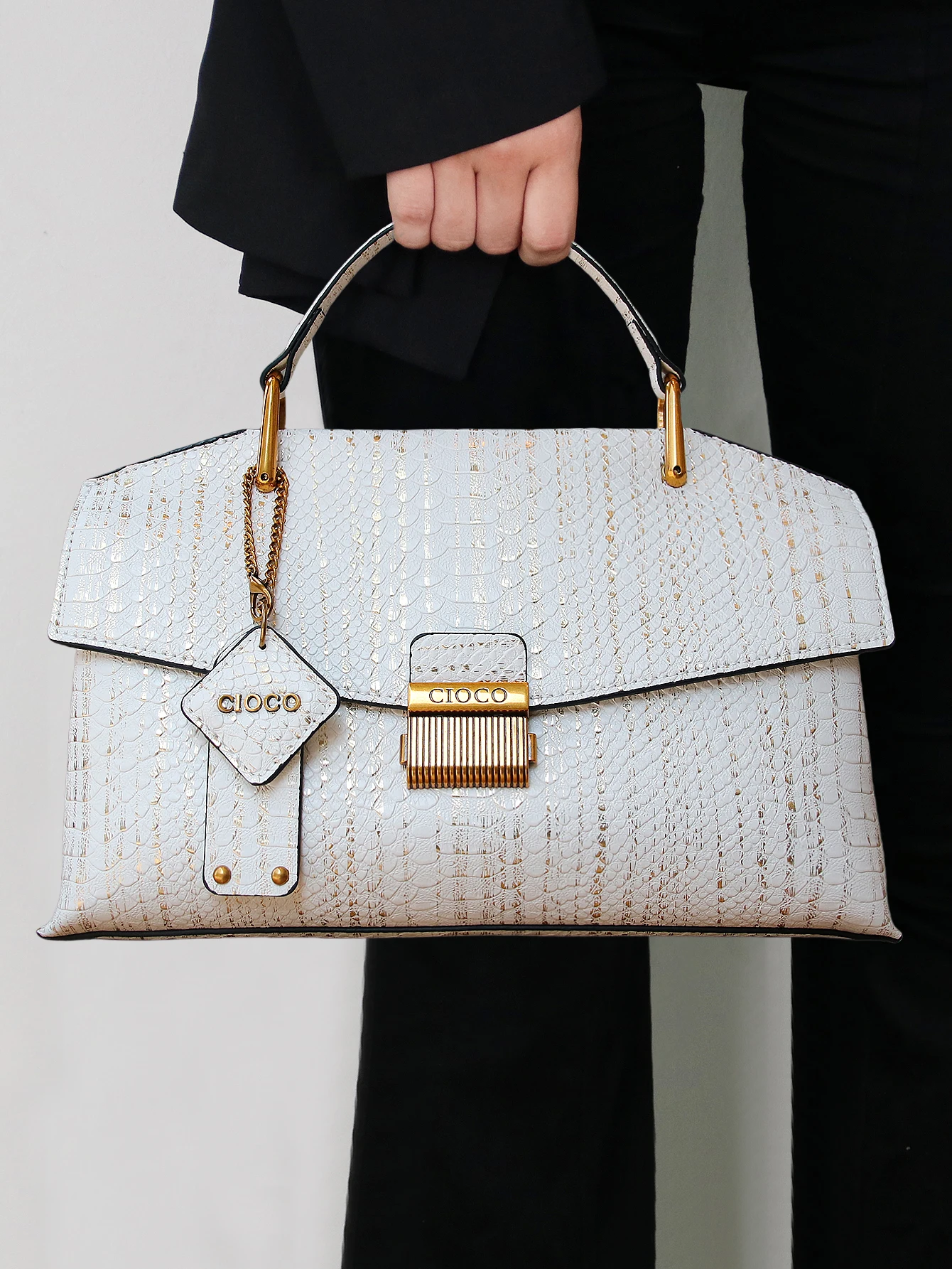 حقيبة يد جديدة ، بتصميم على شكل جلد ثعبان أزرق عتي...