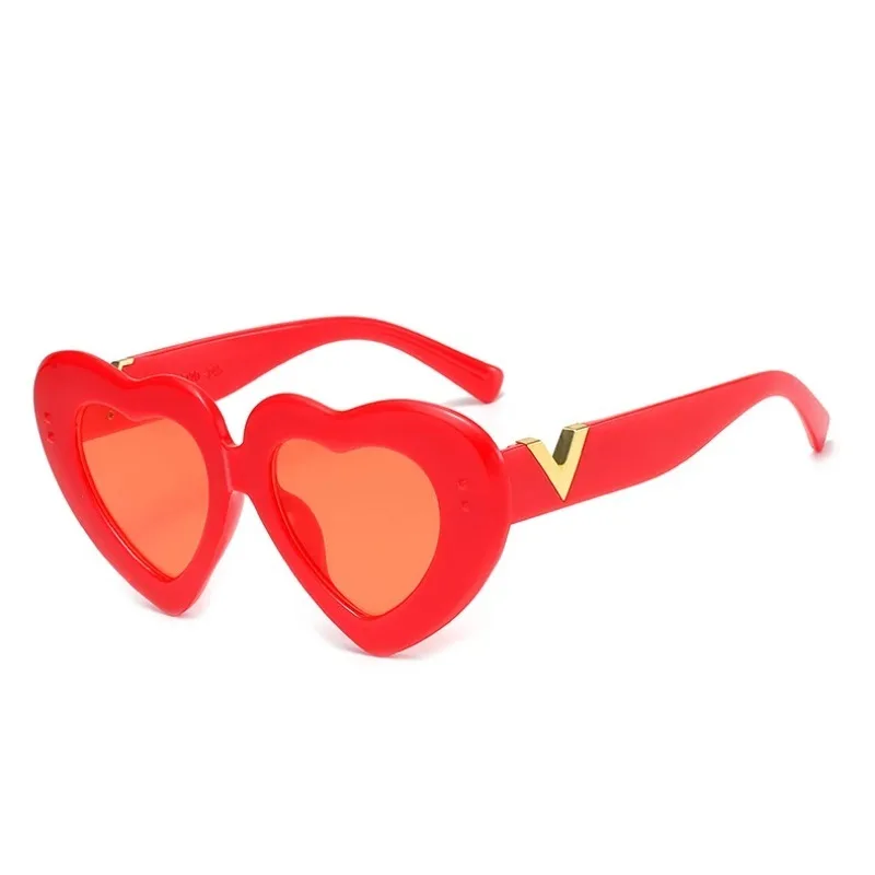 

2023 Vintage Heart Brand Designer Sunglasses Women shades Red lens V Oversized Big Sun Glasses Fashion UV400 Eyewear