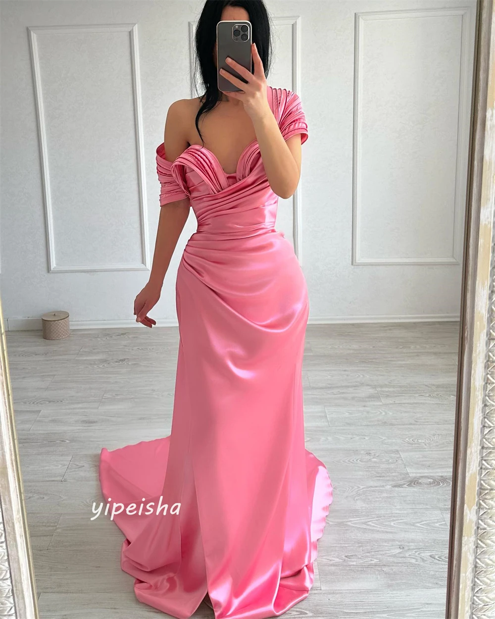 Рисунок 5 - Женское длинное платье с открытыми плечами