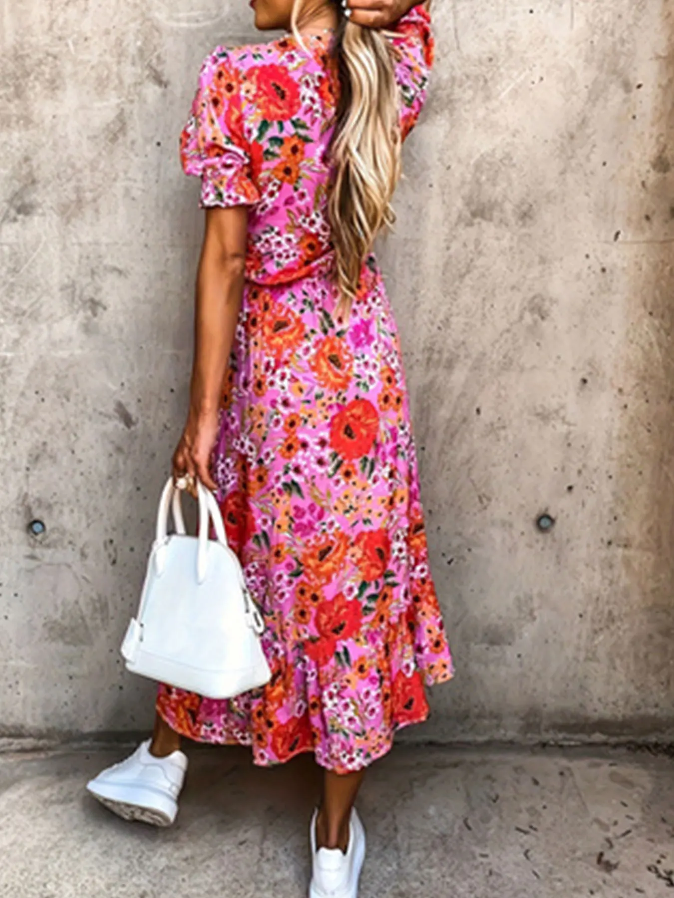 Рисунок 3 - Женское платье с разрезом и цветочным принтом