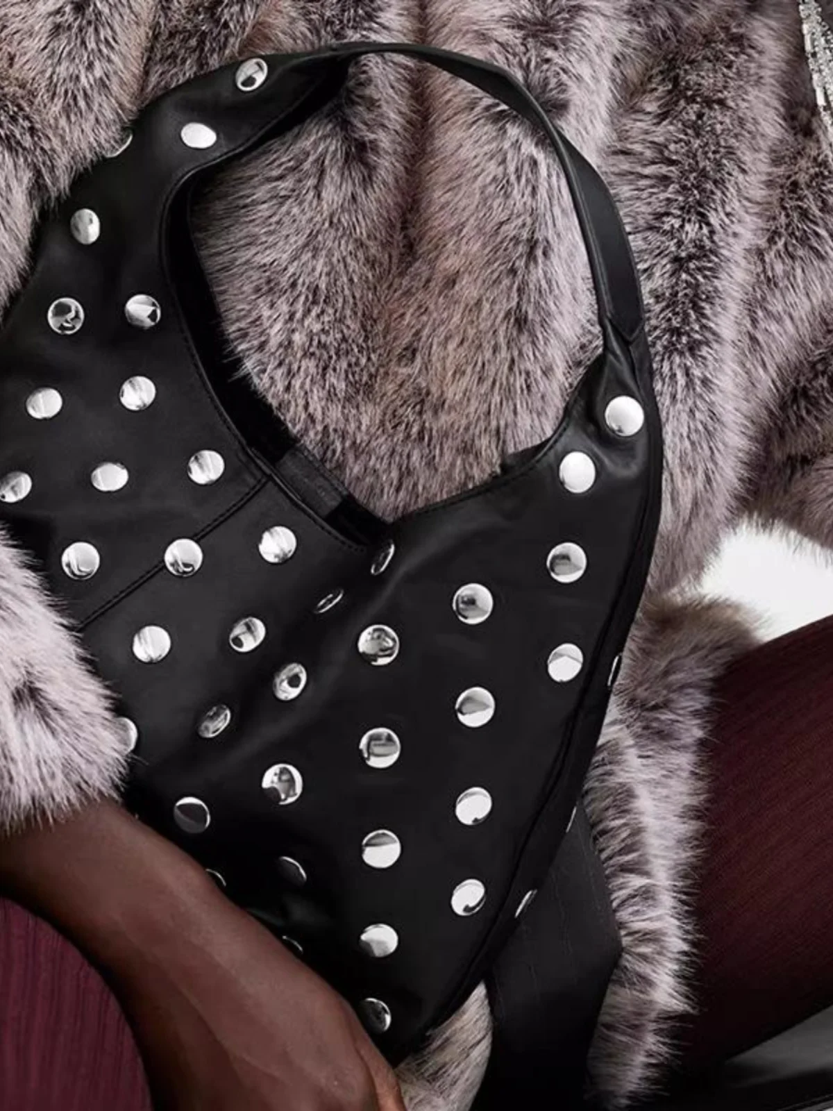 Punk Style Embellished Double-Faced Round Rivet Inlaid Niche Luxury Bucket Bag Chic Lady Underarm Large Capacity Shoulder Bag