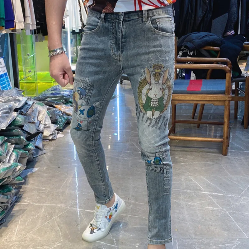 

Джинсы мужские облегающие с мультяшным принтом, модные штаны из денима в ретро стиле, уличная одежда