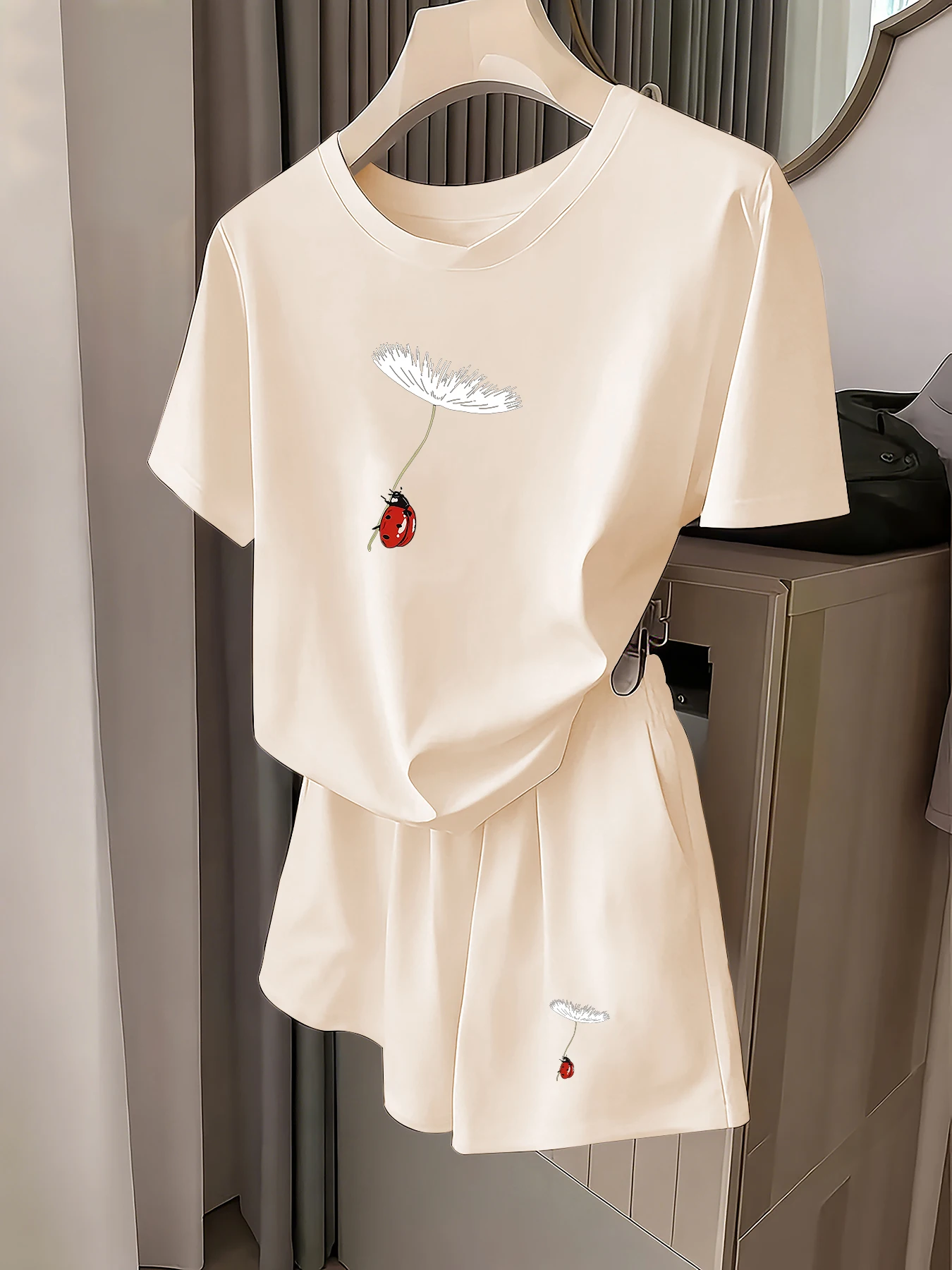 Women's Casual Outfit, a Trendy Must-Have, Summer Gentle Healing Style Dandelion and Ladybug Print Set, Comfortable and Skin-Friendly Outfit for Dates and Commuting, Women's Clothing 1