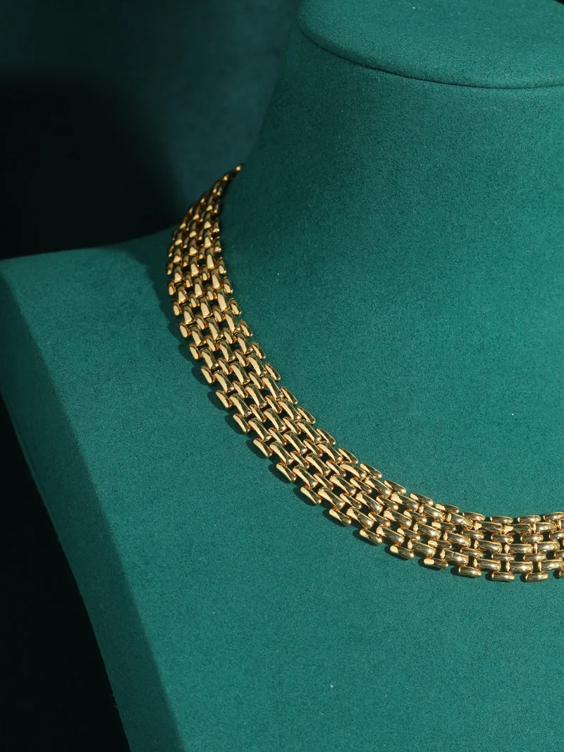 GoldenCollar choker necklace presentation